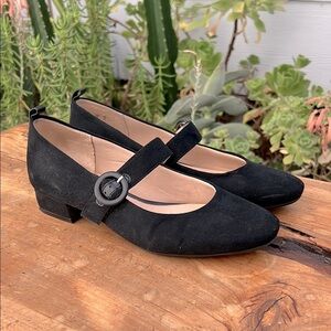 Life Stride Black Flats with Classic Mary Jane Design
